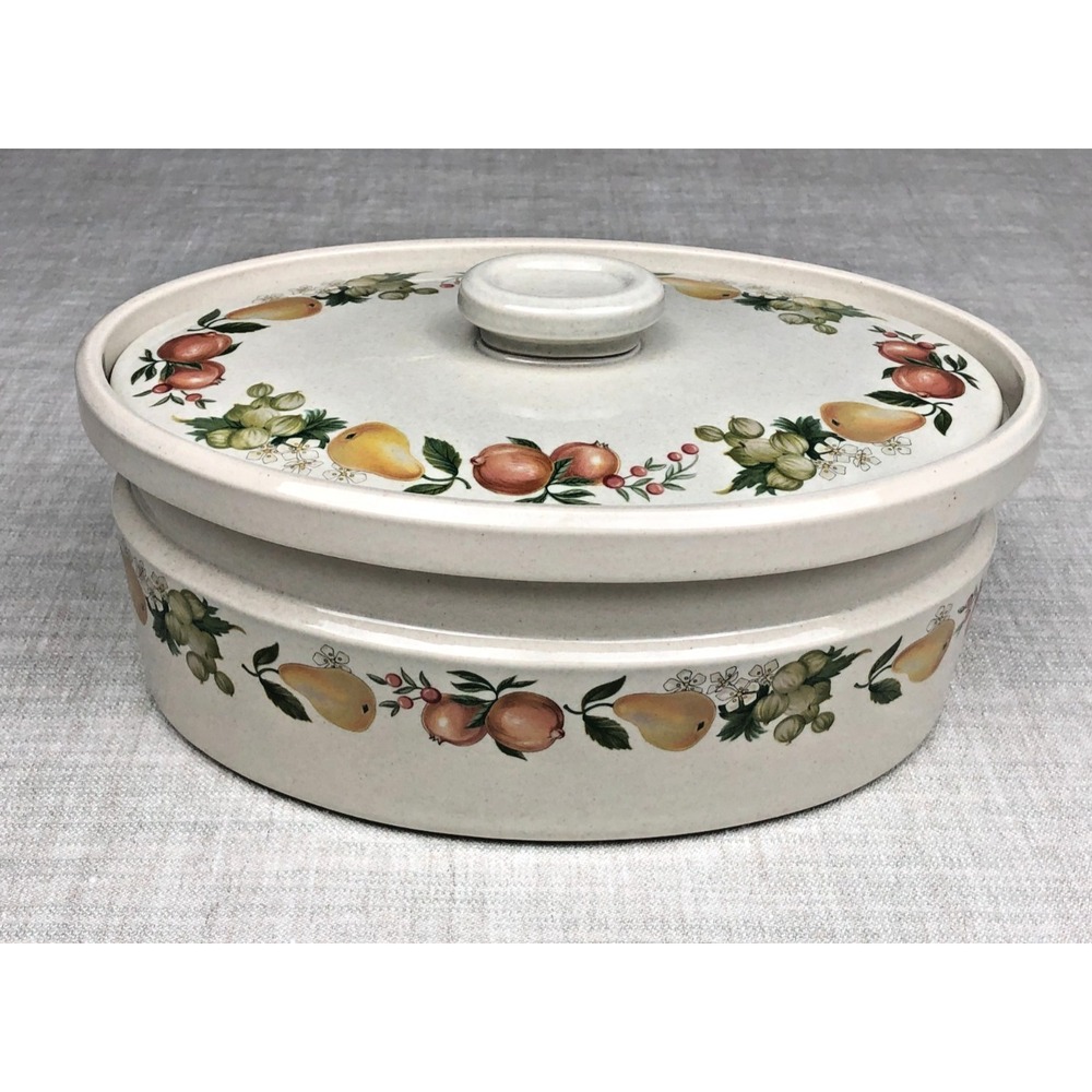 Wedgwood Quince 2.5 Quart Oval Covered Casserole - Traditional English Bakeware